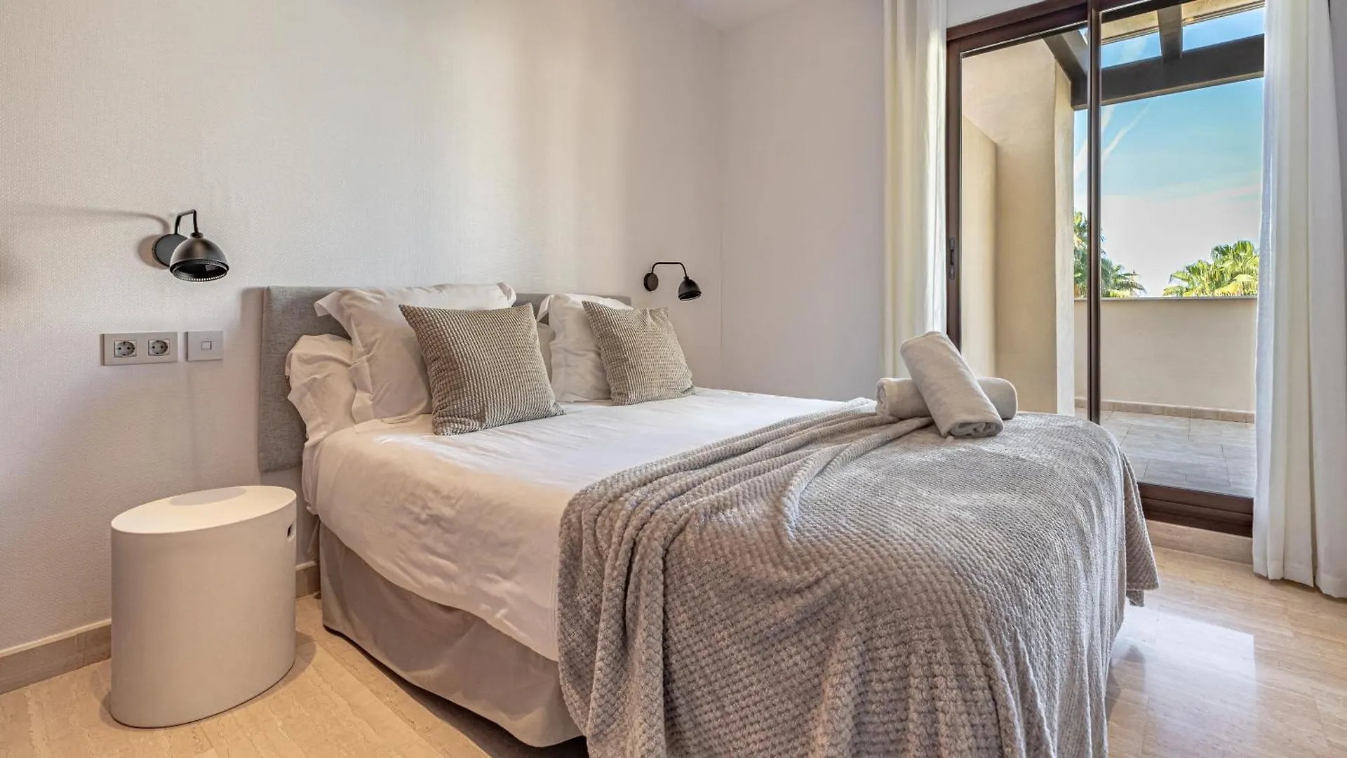 Vacation Marbella: Private Heated Pool Retreat Near Puerto Banus Apartment